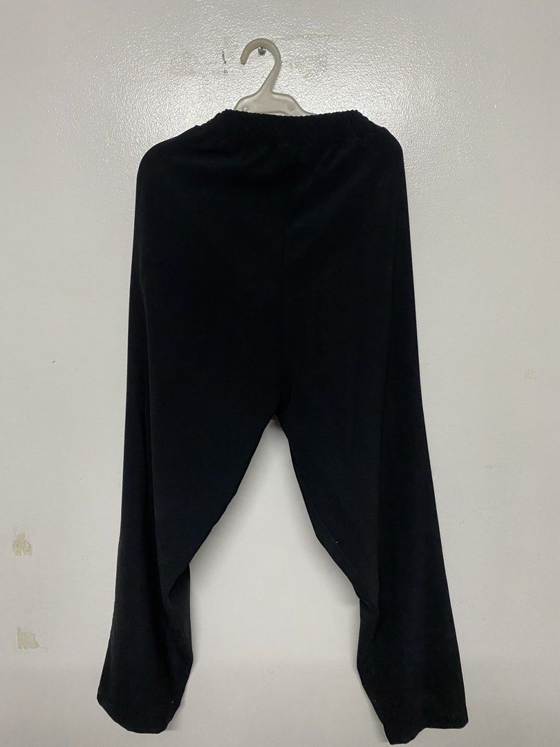 Bobson Black Casual Pants Size L (Category: Jeans) located in Taytay. Submitted by themissmj (Listing ID 1468901469, Image 2). Description: - Brand: Bobson (Made in Okayama, Japan) - Color: Black - Size: Large - Material: 98% cotton, 2% elastane for comfortable stretch - Features: Elastic waistband - Condition: Clean, minimal wear shown in pictures.