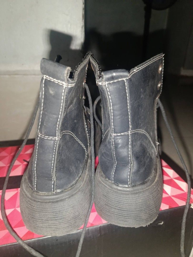 Boots (Category: Shoe inserts) located in Cavite. Submitted by mrsesaleshop (Listing ID 1468850453, Image 3). Description: .