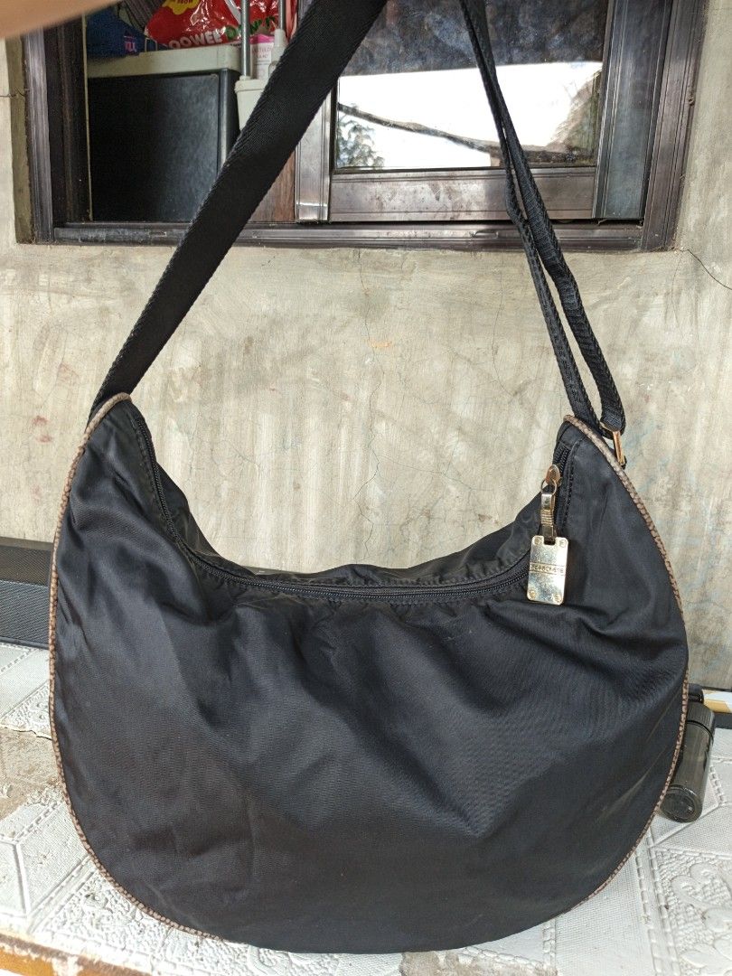 Bornonese large sling bag (Category: Cross-body Bags) located in Quezon, Isabela. Submitted by ukay-ukaybylyn (Listing ID 1468724198, Image 3). Description: need wash maalikabok ang pinaka issue neto sa 2 last picture tarnish sa hardware.
