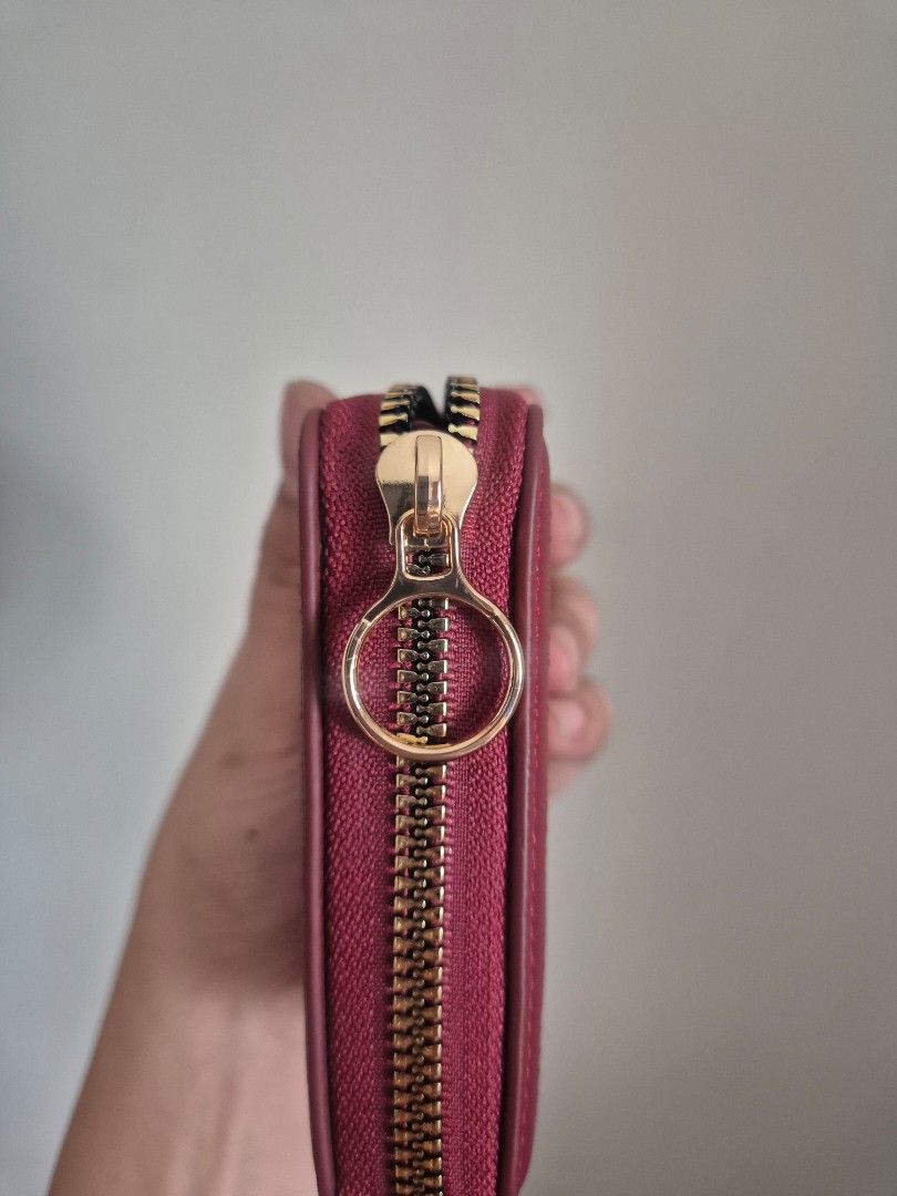 Bostanten Card Wallet (Category: Purses & Pouches) located in Manila. Submitted by mommynurse (Listing ID 1468790301, Image 2). Description: Brandnew card wallet by Bostanten.