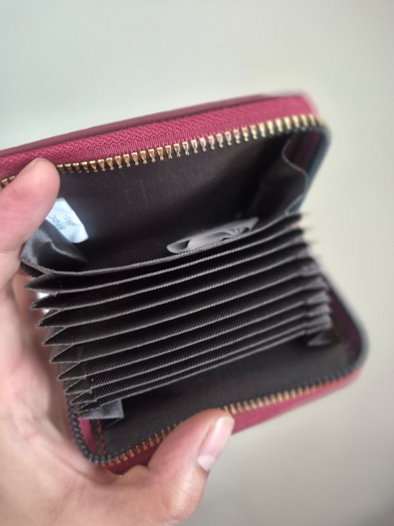 Bostanten Card Wallet (Category: Purses & Pouches) located in Manila. Submitted by mommynurse (Listing ID 1468790301, Image 3). Description: Brandnew card wallet by Bostanten.