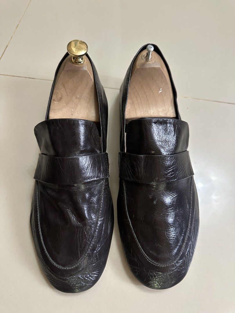 Bottega Veneta Loafers (Category: Sneakers & Footwear) located in Butuan. Submitted by wear.next (Listing ID 1468724402, Image 2). Description: Size 39 No inclusions .