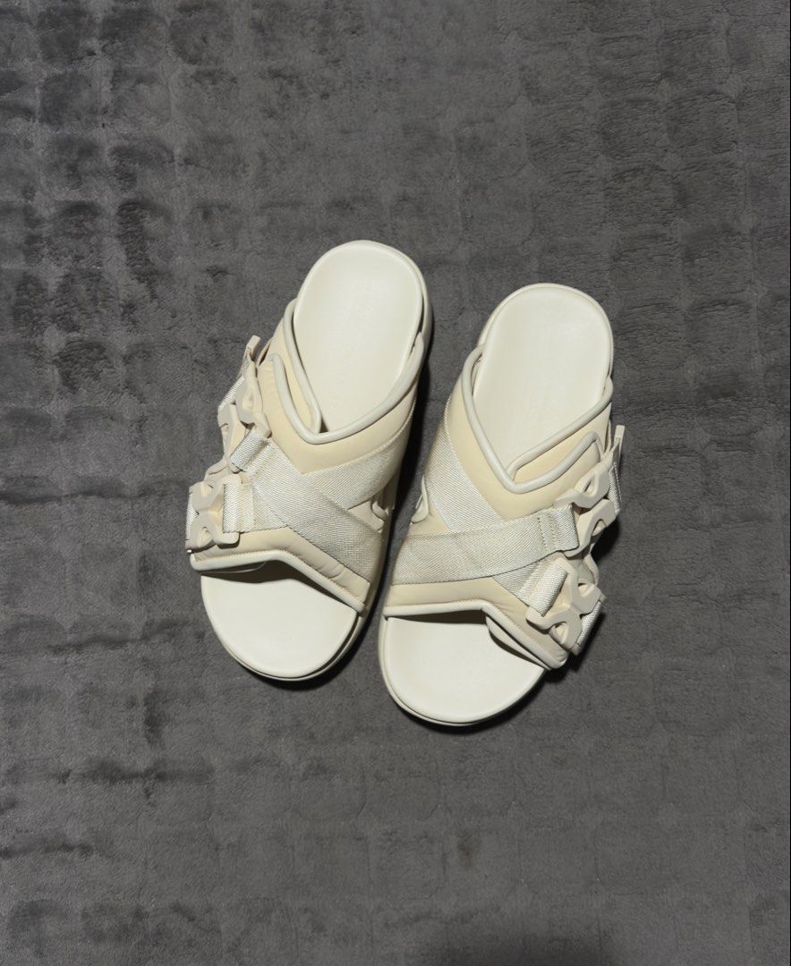 BOTTEGA VENETA SNAP SANDAL (Category: Sneakers & Footwear) located in Manila. Submitted by azgtrrz (Listing ID 1468791668, Image 1). Description: FOR SALE BOTTEGA VENETA SNAP SANDAL NOIR SIZE 42 & 44 BRAND NEW 15,000 PHP (56K RETAIL).