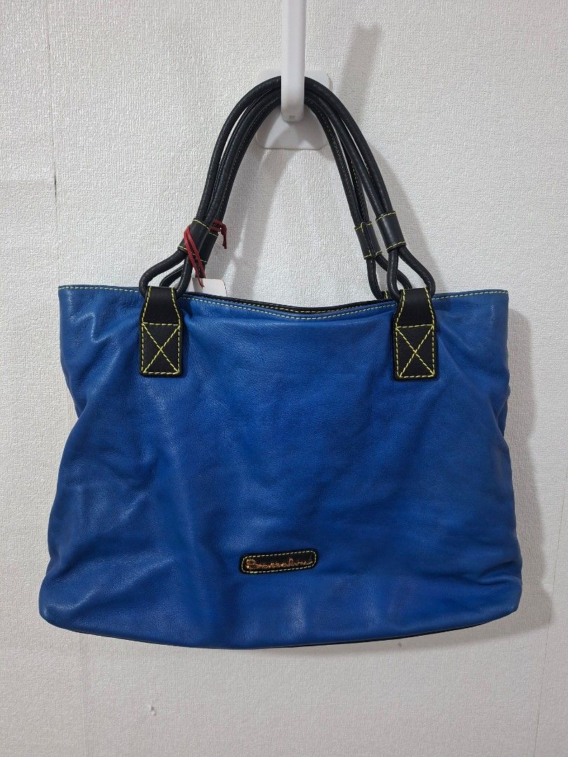 Braccialini savana shouldier bag (Category: Shoulder Bags) located in Cavite. Submitted by labbudds20 (Listing ID 1468882481, Image 3). Description: braccialini savana shoulder bag made in italy one size width 16 inches length 12 inches Brandnew deadstock see pictures for details.