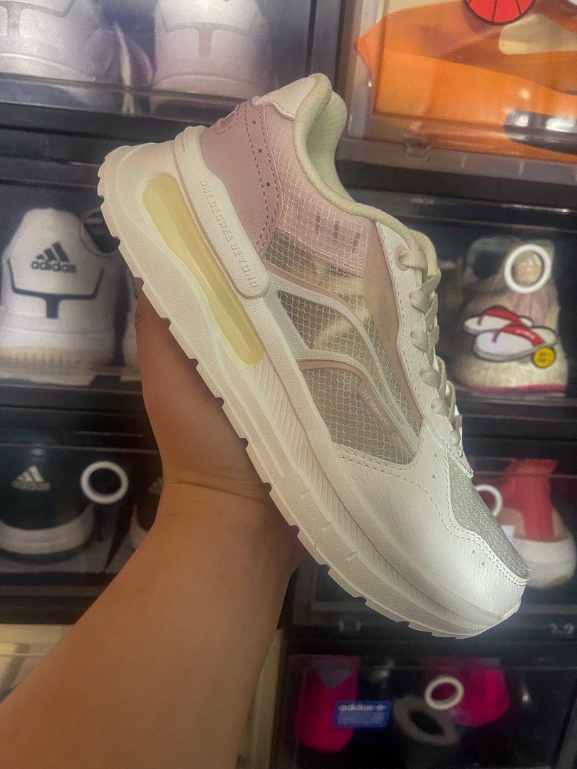 Brand new 361 degrees pure cloud (Category: Sneakers) located in Manila. Submitted by goutson (Listing ID 1468814486, Image 2). Description: Brand new 361 degrees pure cloud Size 6us womens. Selling for 1k per pair Get both for 1700php Pick-up / meet-up mendiola police station monday to sunday 9am to 9pm .