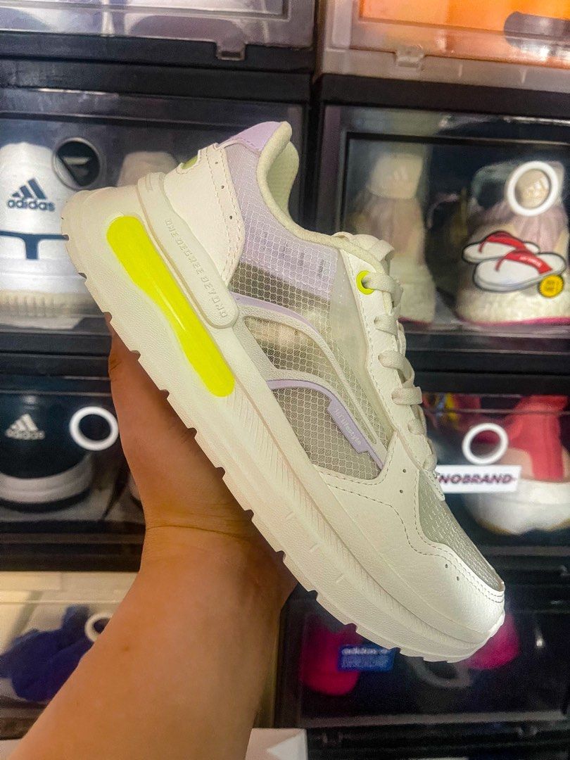 Brand new 361 degrees pure cloud (Category: Sneakers) located in Manila. Submitted by goutson (Listing ID 1468814486, Image 1). Description: Brand new 361 degrees pure cloud Size 6us womens. Selling for 1k per pair Get both for 1700php Pick-up / meet-up mendiola police station monday to sunday 9am to 9pm .