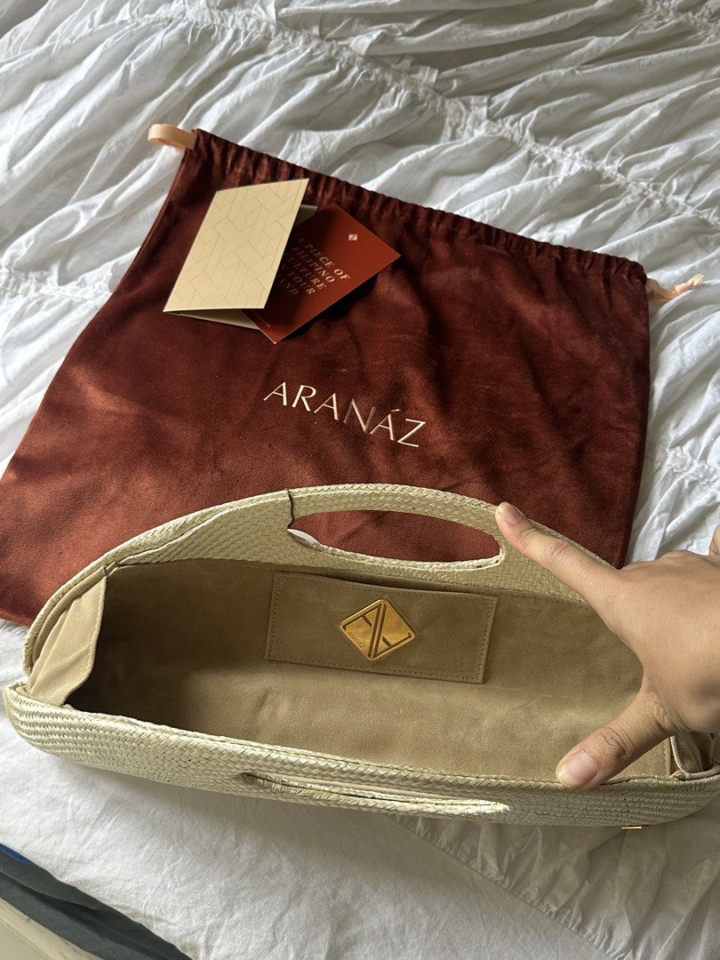 BRAND NEW Aranaz Amor 2 Mini - Seashell (Category: Clutches) located in Quezon City. Submitted by cstuff_forsale (Listing ID 1468748477, Image 3). Description: Brand new with tags, never used! Inclusions: dust bag, bag tags, care card Last price posted ❤️ + 200 for paper bag (limited stocks only).