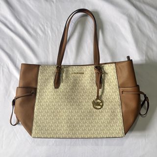 (Category: ) located in . Submitted by wear.arca (Listing ID 1468750327, Image 1). Description: .