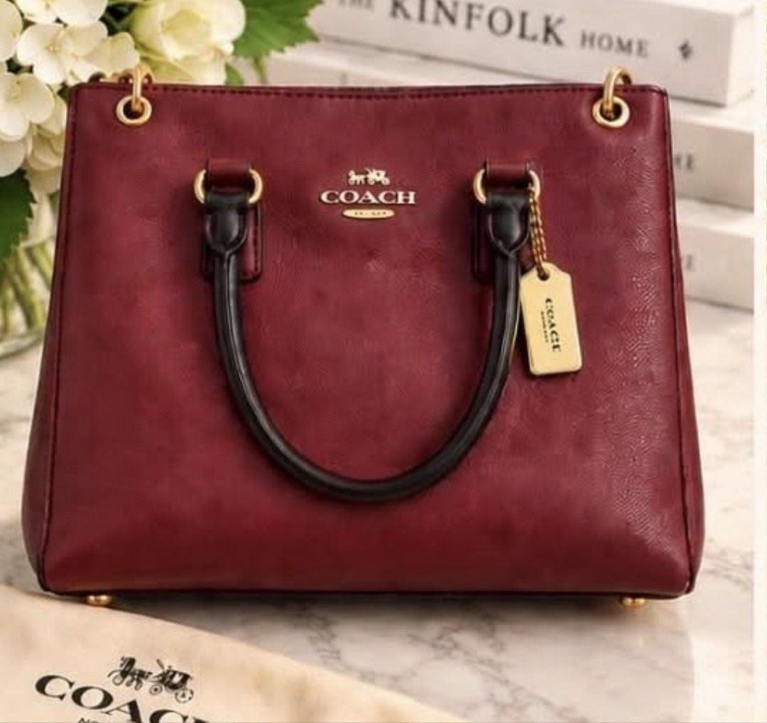 brand new coach 2-way (Category: Luxury Bags & Wallets) located in San Juan City. Submitted by valenzcloset (Listing ID 1468893612, Image 1). Description: .