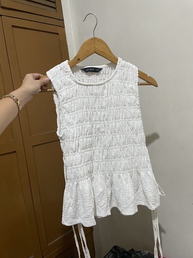 BRANDED SMOCK SLEEVELESS TOP (Category: Sleeveless) located in Manila. Submitted by jennysantos_ (Listing ID 1468789558, Image 1). Description: (4) medium (2) large (2) xl.