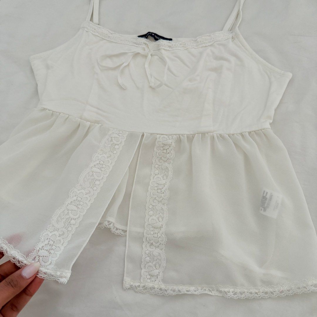 Brandy Melville Lace Cami Top (Category: Sleeveless) located in Davao. Submitted by aug_amari (Listing ID 1468732009, Image 2). Description: size fits Xs-S so cute.