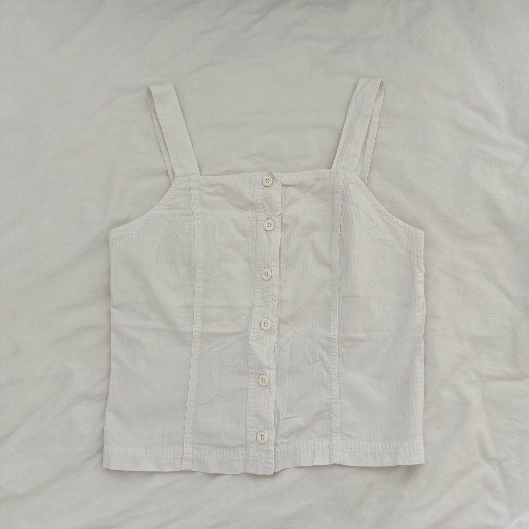 Brandy Melville Linen Top (Category: Sleeveless) located in Davao. Submitted by aug_amari (Listing ID 1468731366, Image 1). Description: linen ish type 100% Cotton size xs/s!! cutee fit but no ww pls.