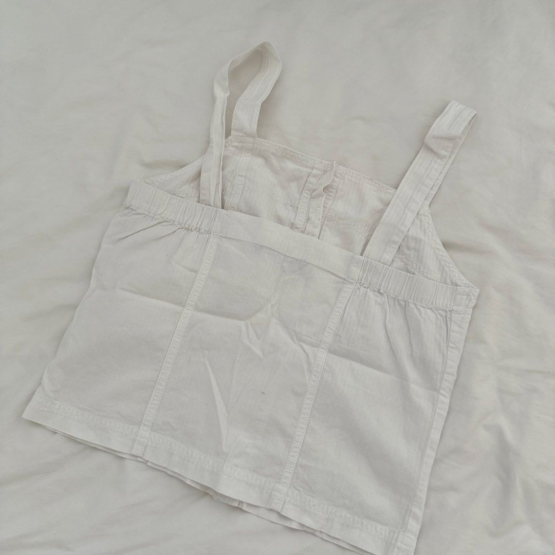 Brandy Melville Linen Top (Category: Sleeveless) located in Davao. Submitted by aug_amari (Listing ID 1468731366, Image 3). Description: linen ish type 100% Cotton size xs/s!! cutee fit but no ww pls.