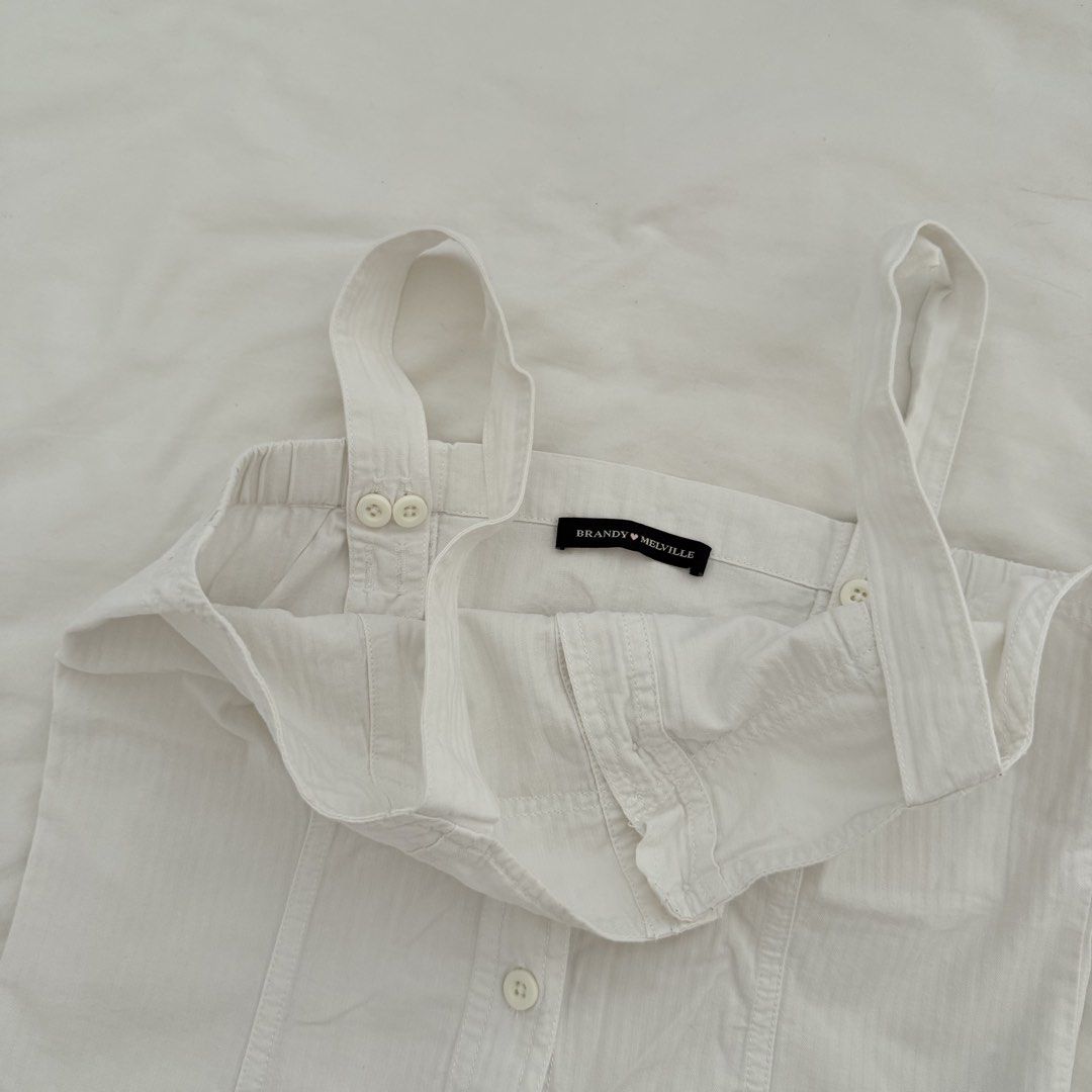 Brandy Melville Linen Top (Category: Sleeveless) located in Davao. Submitted by aug_amari (Listing ID 1468731366, Image 2). Description: linen ish type 100% Cotton size xs/s!! cutee fit but no ww pls.