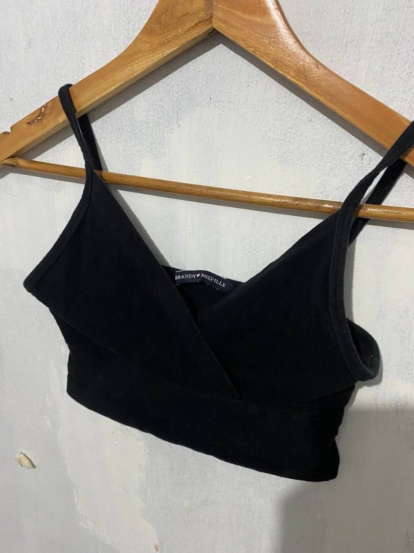 Brandy Melville top (Category: Sleeveless) located in San Rafael. Submitted by _foundbyk (Listing ID 1468874359, Image 2). Description: xs-small no issue.