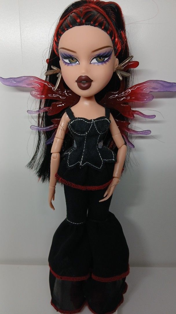 Bratz Pixiez Lina (Category: Figurines & Statues) located in Manila. Submitted by m.tsie (Listing ID 1468812555, Image 2). Description: Bratz Pixiez Lina -With bag -Ootb Condition .