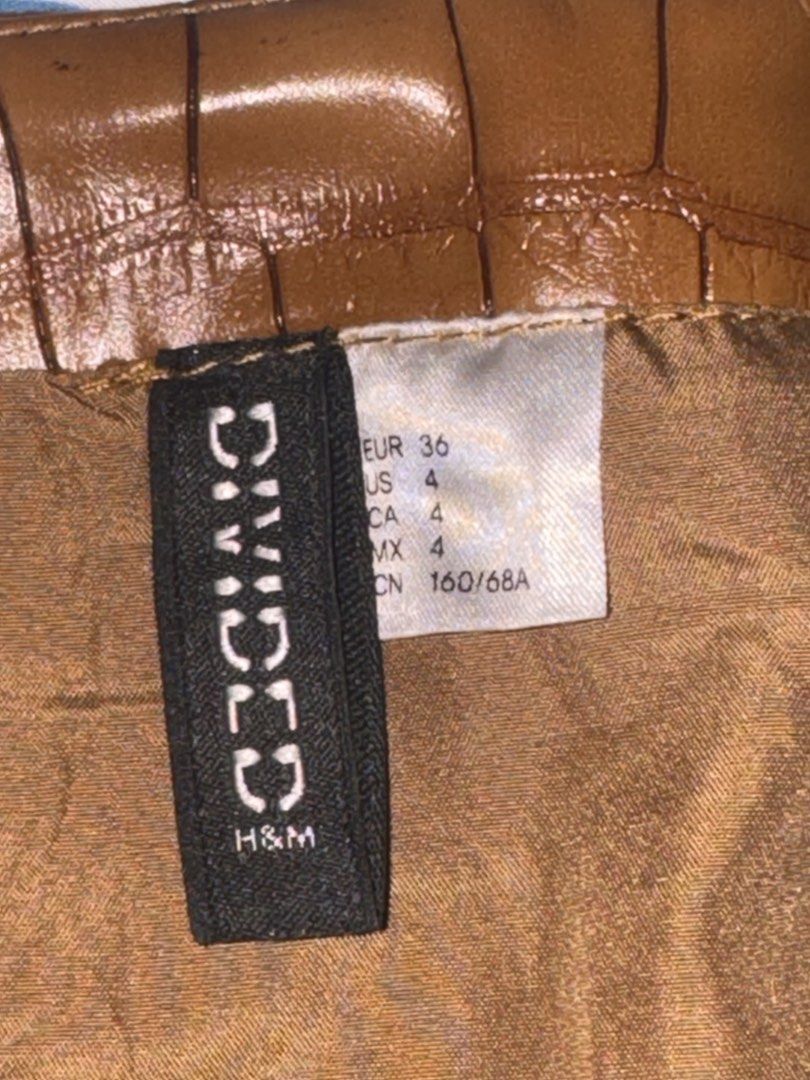 Brown Leather Skirt H&M (Category: Skirts) located in Paranaque City. Submitted by lvjzmn_ (Listing ID 1468789065, Image 3). Description: used once! lalamove, jnt meet up taft near la salle.
