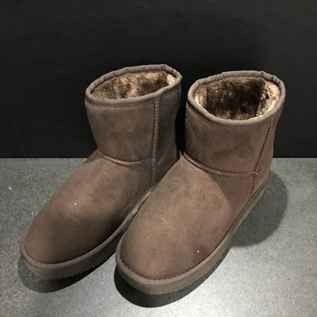 Brown suede winter boots with furry lining (Category: Boots) located in Baao. Submitted by all.things.japan (Listing ID 1468747461, Image 2). Description: - Size: 38 (indicated on sole sticker) - Material: Brown suede upper with thick plush lining - Style: Slip-on ankle boots, easy to pull on and off - Sole: Textured rubber for extra grip and safety - Condition: Great for chilly days and winter wear.