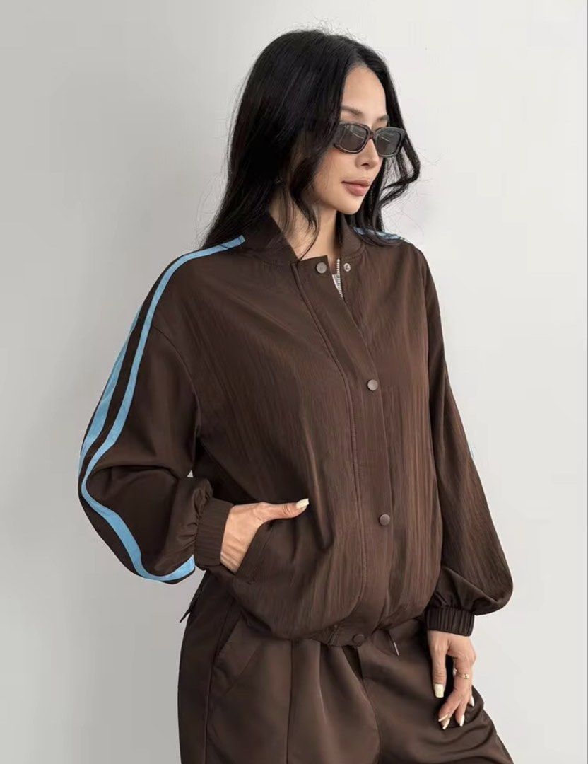 Brown with Blue Stripes Bomber Jacket (Category: Coats, Jackets and Outerwear) located in Villasis. Submitted by juliaxgamboa (Listing ID 1468808808, Image 1). Description: .