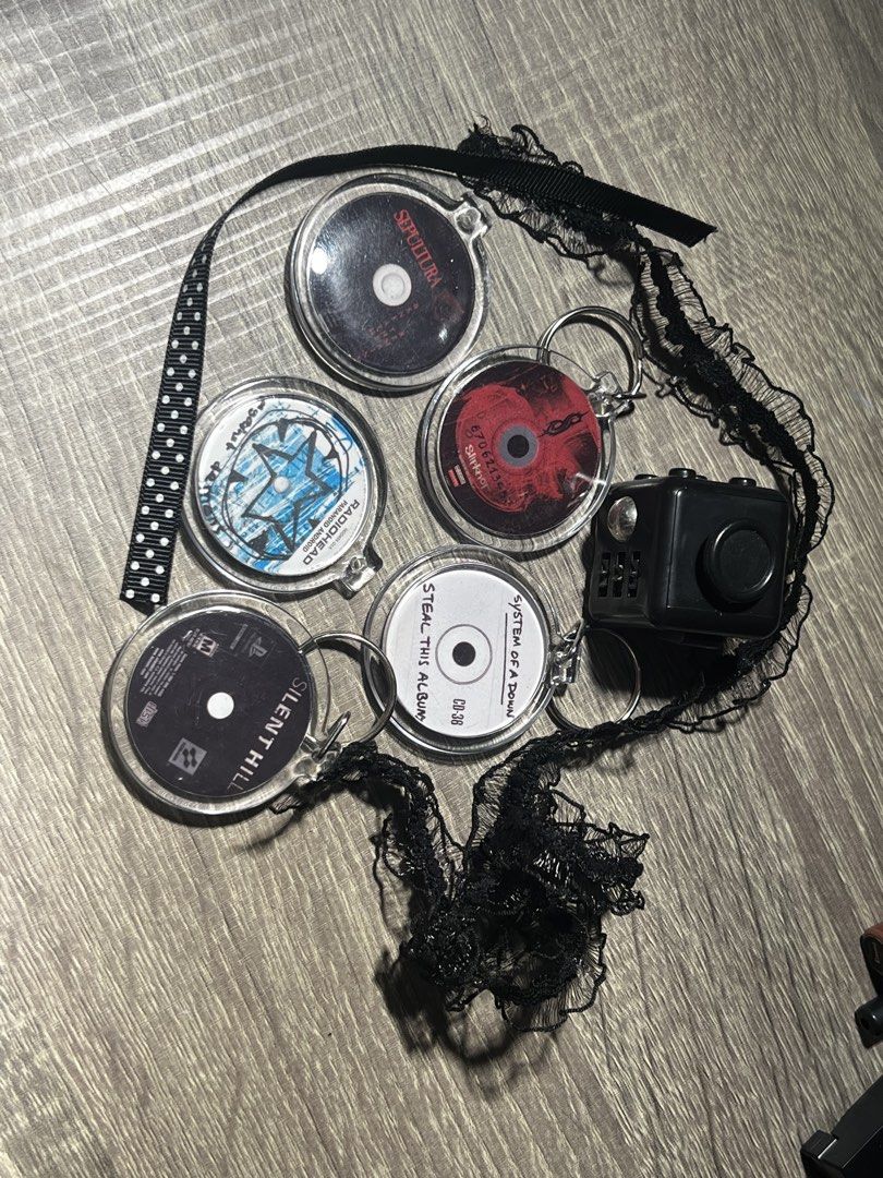 BUNDLE Album/Game Acrylic Keychains and box fidget (Category: Other Merchandise) located in Manila. Submitted by sludgehamm3r (Listing ID 1468840738, Image 1). Description: - Custom mini CD keychains inside clear acrylic round cases and black fidget box - Keychains: System of a Down, Radiohead, Slipknot, Silent Hill, and Sepultura.