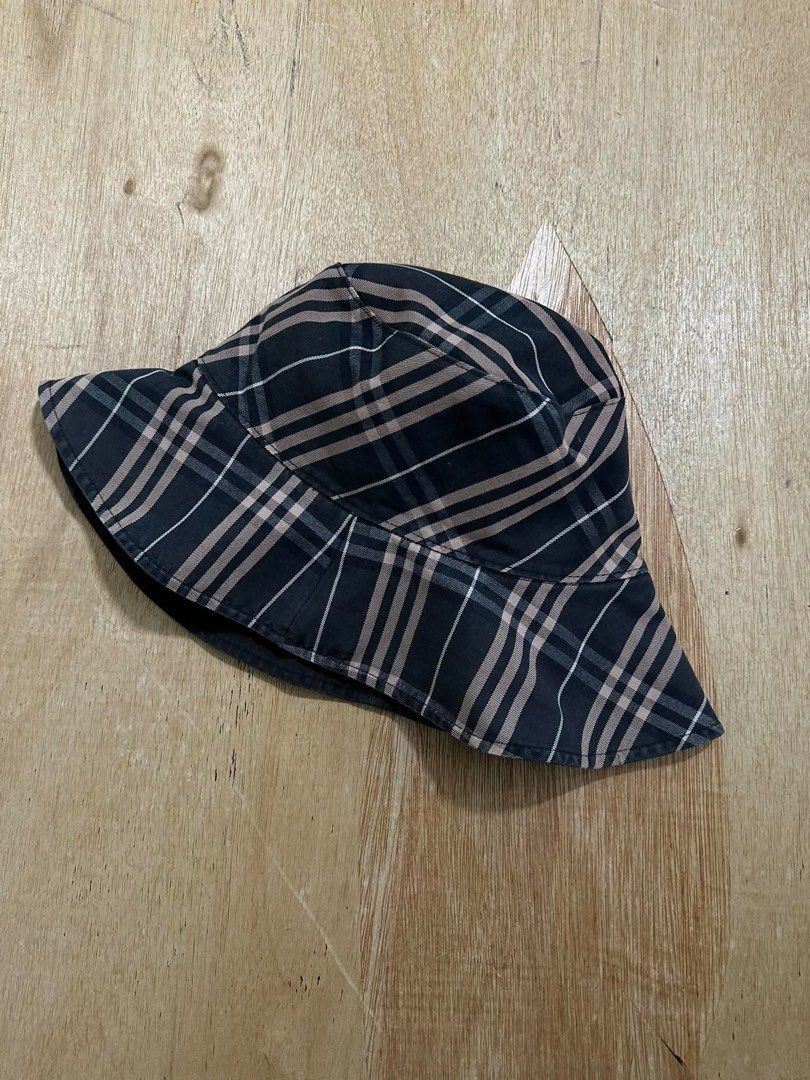 Burberry bucket hat reversible (Category: Hats & Beanies) located in Legazpi City. Submitted by dimas_loot (Listing ID 1468757155, Image 1). Description: Burberry bucket hat Baliktaran or reversible .