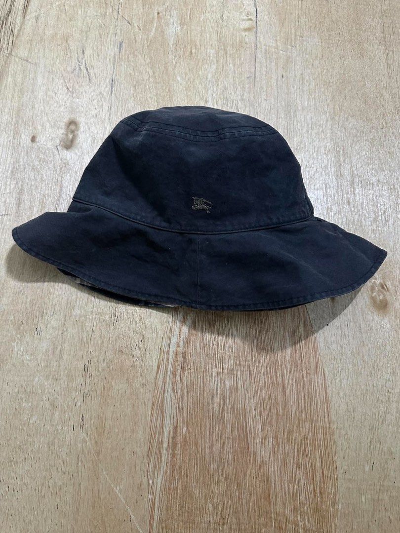 Burberry bucket hat reversible (Category: Hats & Beanies) located in Legazpi City. Submitted by dimas_loot (Listing ID 1468757155, Image 2). Description: Burberry bucket hat Baliktaran or reversible .
