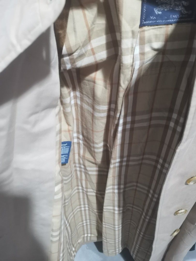 Burberry coat (Category: Coats, Jackets and Outerwear) located in Manila. Submitted by mrpalkups666 (Listing ID 1468810251, Image 3). Description: .