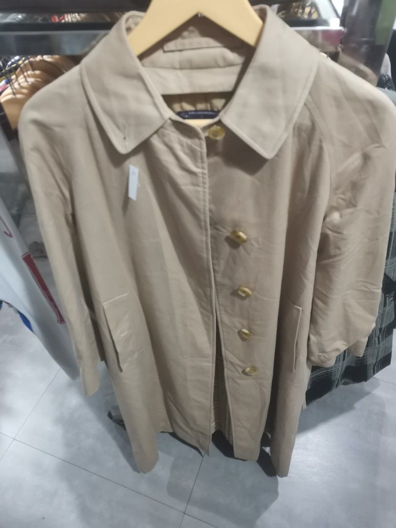 Burberry coat (Category: Coats, Jackets and Outerwear) located in Manila. Submitted by mrpalkups666 (Listing ID 1468810251, Image 1). Description: .