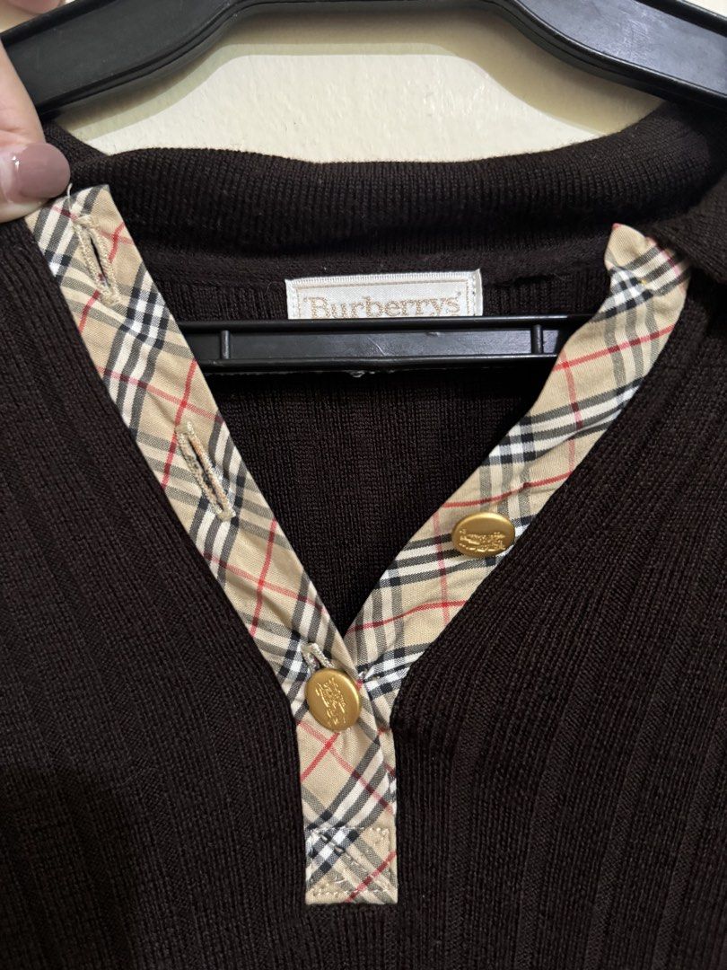Burberry Collar Longsleeves (Category: Longsleeves) located in Quezon City. Submitted by brandsetcph (Listing ID 1468769232, Image 2). Description: Burberry Knitted Longsleeves Issue: wala na yung 3rd button (pinakataas) Color: dark brown Size: s-m (20x21) stretchy.