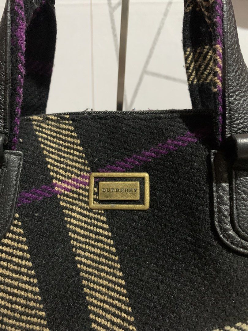 Burberry hand bag (Category: Clutches) located in Cagayan de Oro. Submitted by akidomingo088 (Listing ID 1468712825, Image 1). Description: .
