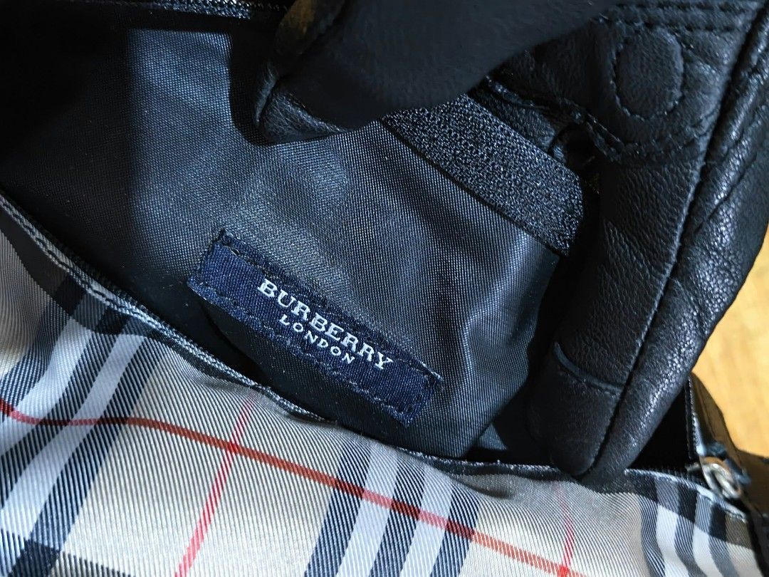 BURBERRY HANDBAG CLUTCHES BAG (Category: Clutches) located in Muntinlupa City. Submitted by nofame12 (Listing ID 1468777381, Image 3). Description: PLEASE CHECK THE DETAILS OF THE ITEM ON FIRST PHOTO. LOCATION - SUCAT MUNTINLIPA CITY.