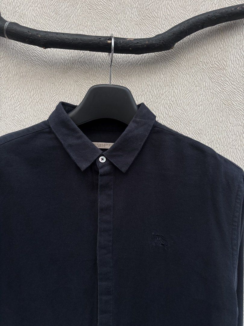 Burberry Longsleeve Buttondown (Category: Tshirts & Polo Shirts ) located in Baybay. Submitted by thrift.ed2023 (Listing ID 1468713414, Image 2). Description: Burberry Longsleeve Buttondown Large 22x28 LB29 No Issue Need Wash Good as New.