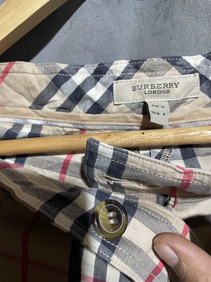 Burberry Plaid Trousers (Category: Luxury Apparel) located in Buruanga. Submitted by kaizenfinds7 (Listing ID 1468811921, Image 2). Description: No issues Fits 26 to 28 +sf.