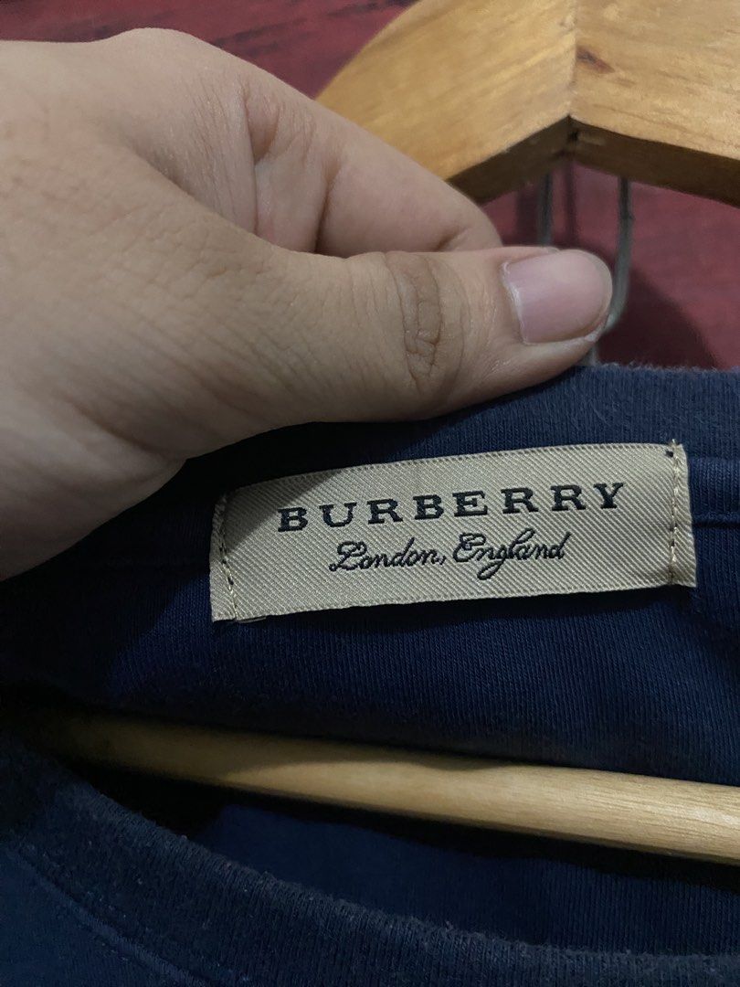 BURBERRY SPELL OUT (Category: Formal Shirts) located in Urdaneta. Submitted by erwiiiin (Listing ID 1468778727, Image 2). Description: SIZE XL ON TAG 📩 CONCERN.