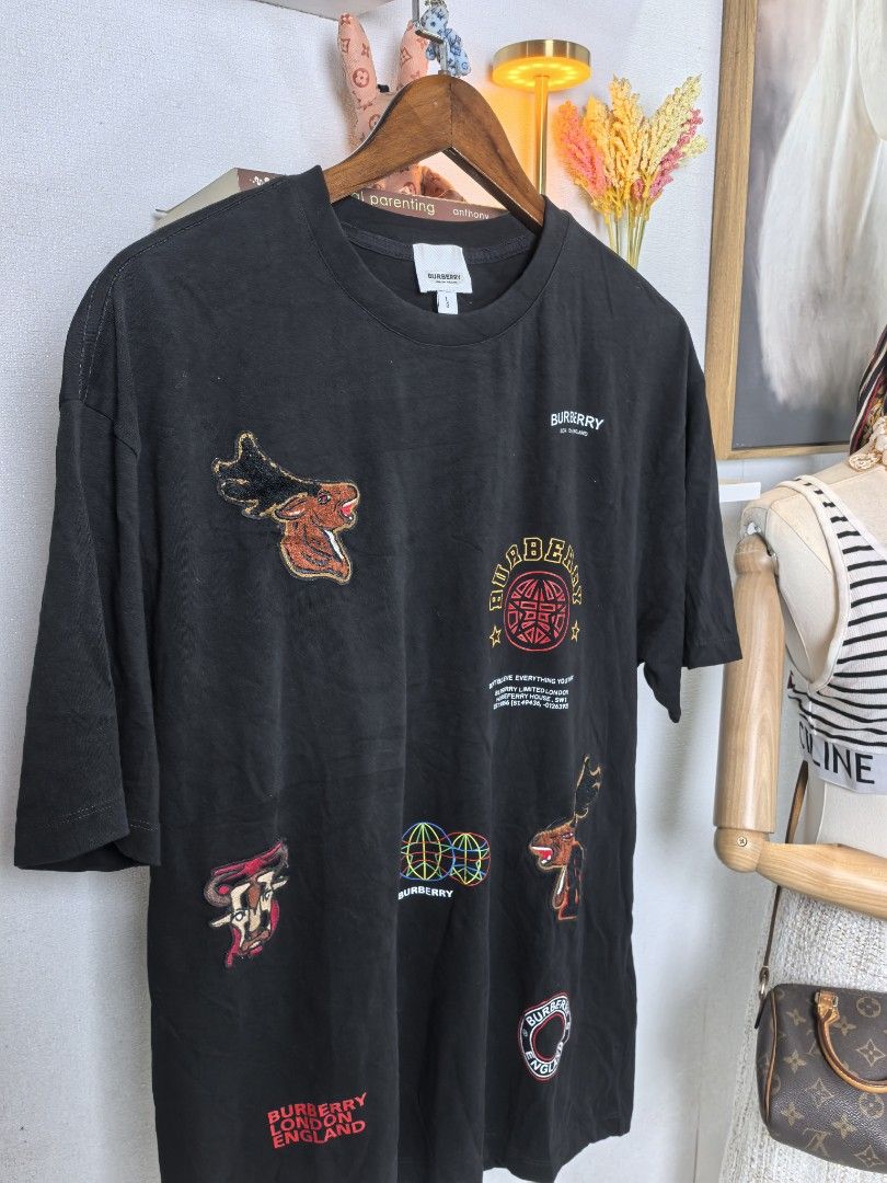 Burberry tshirt (Category: Luxury Apparel) located in Baguio. Submitted by ashzachary (Listing ID 1468865402, Image 3). Description: Burberry tshirt Condition :Excellent condition Color rate 10/10 Size :Medium semi large Inches:W21/L29 No issues No flaws Super ganda sa personal Pm. More details Good quality Plsss 📌No Bogus 📌No return MOP What you see is what you get PALAWAN, CEBUNA GCASH AND BDO Reminder😊 We're selling thrifted clothes so plea