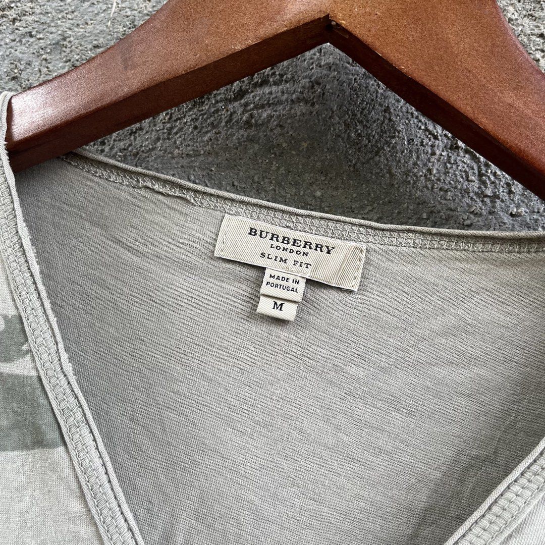 BURBERRY V NECK (Category: Tshirts & Polo Shirts ) located in Manila. Submitted by flippinn (Listing ID 1468800970, Image 3). Description: Medium 19W 29L Need wash Lalamove or J&t Express + Shipping fee.