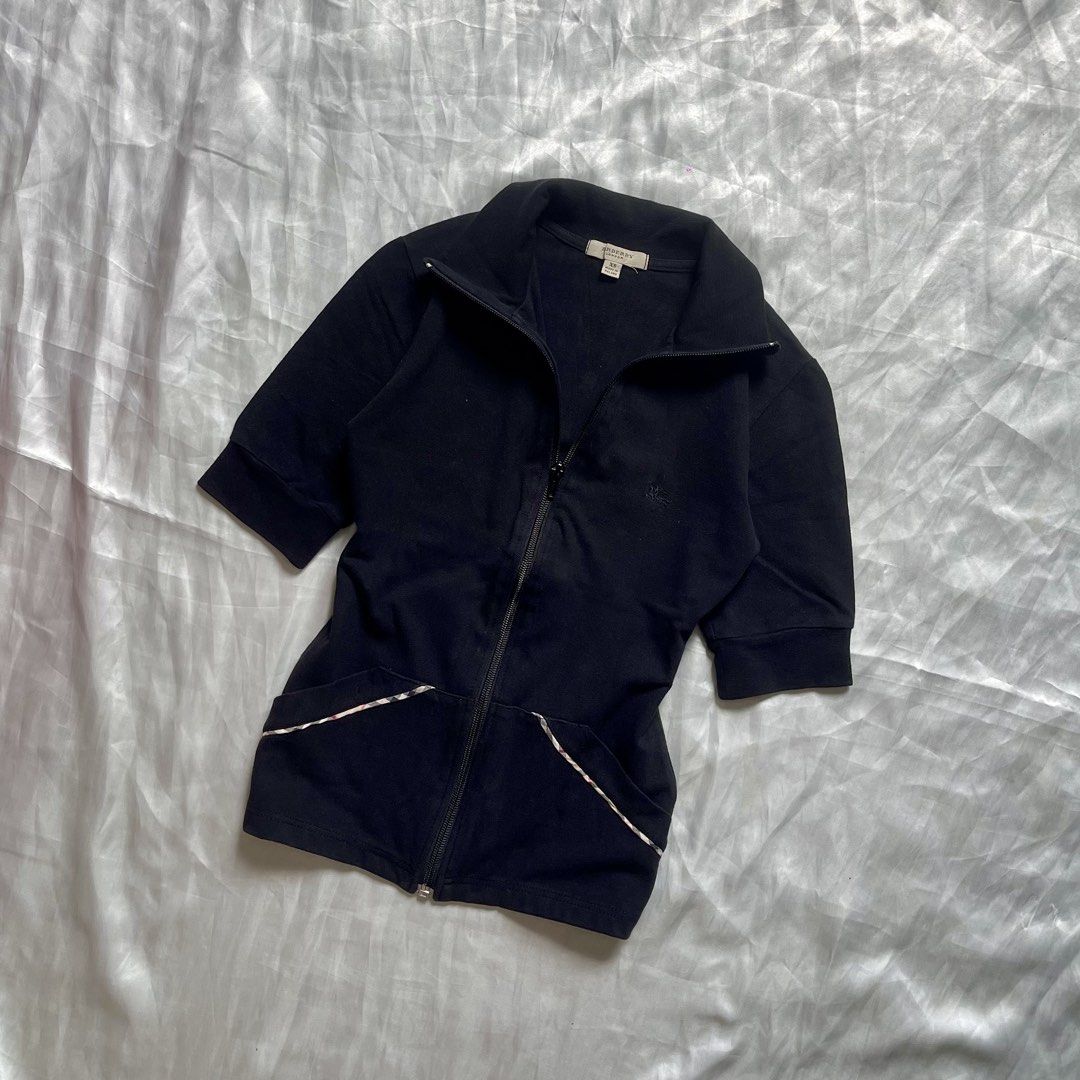Burberry Zip Top (Category: Shirts) located in Manila. Submitted by oc.wardrobe (Listing ID 1468734482, Image 2). Description: 5k+ on ebay perfect for running.