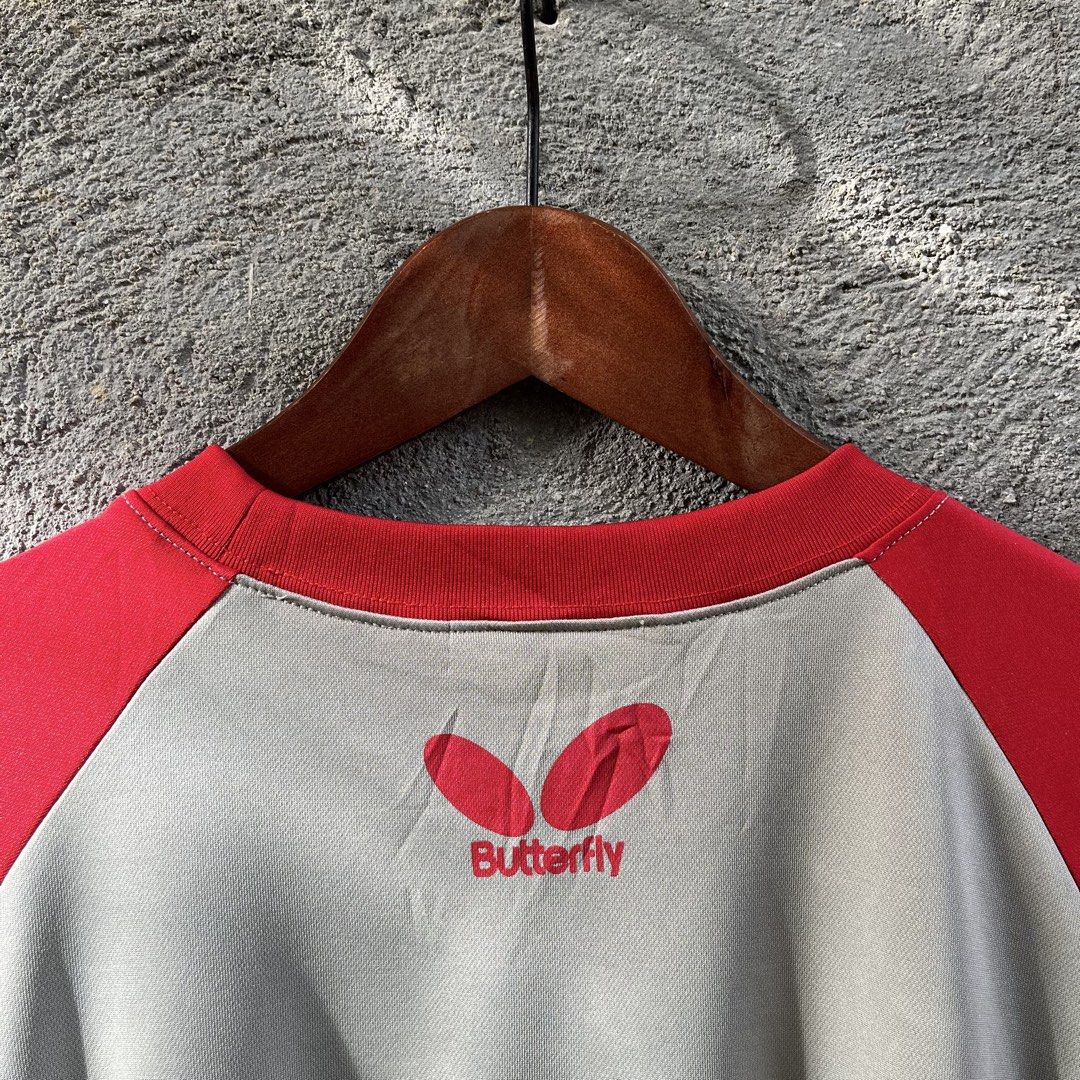BUTTERFLY RAGLAN TEE (Category: Activewear) located in Manila. Submitted by flippinn (Listing ID 1468802735, Image 3). Description: Cut Neck tag Medium to Large Frame 22.5W 28.5L Excellent, Need wash Lalamove or J&t Express + Shipping fee.