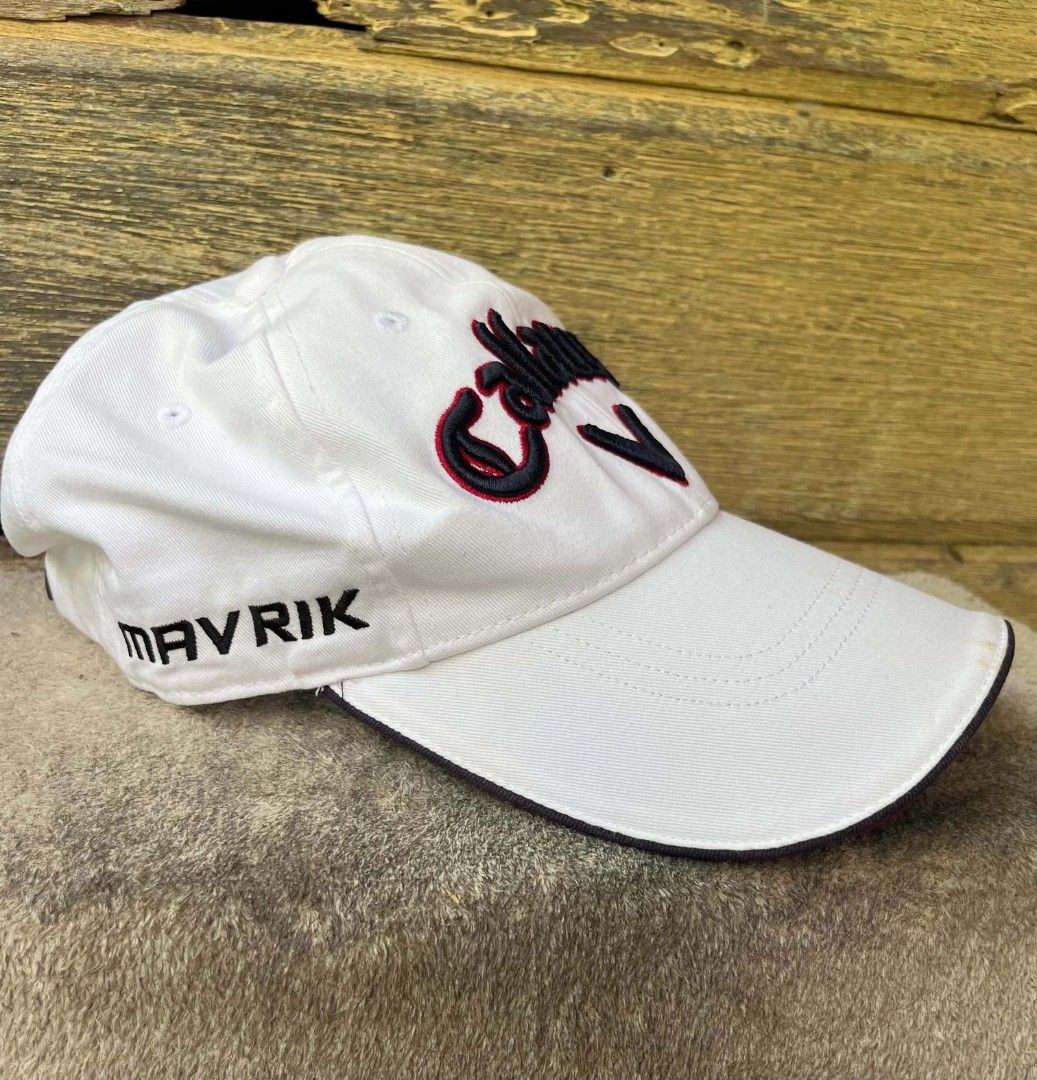 Callaway Mavrik Chrome Soft Tour Authentic Golf Cap White (Category: Caps & Hats) located in Baroy. Submitted by laudecarlfe24 (Listing ID 1468748405, Image 3). Description: - Authentic Callaway golf cap in classic white - Features stylish Mavrik and Chrome Soft embroidery - Made from 100 percent breathable cotton - Classic six-panel design with a curved brim - Adjustable strap closure for a custom fit - Clean interior taping with Callaway logos 