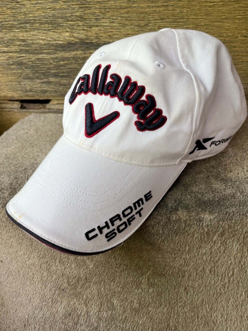 Callaway Mavrik Chrome Soft Tour Authentic Golf Cap White (Category: Caps & Hats) located in Baroy. Submitted by laudecarlfe24 (Listing ID 1468748405, Image 1). Description: - Authentic Callaway golf cap in classic white - Features stylish Mavrik and Chrome Soft embroidery - Made from 100 percent breathable cotton - Classic six-panel design with a curved brim - Adjustable strap closure for a custom fit - Clean interior taping with Callaway logos 