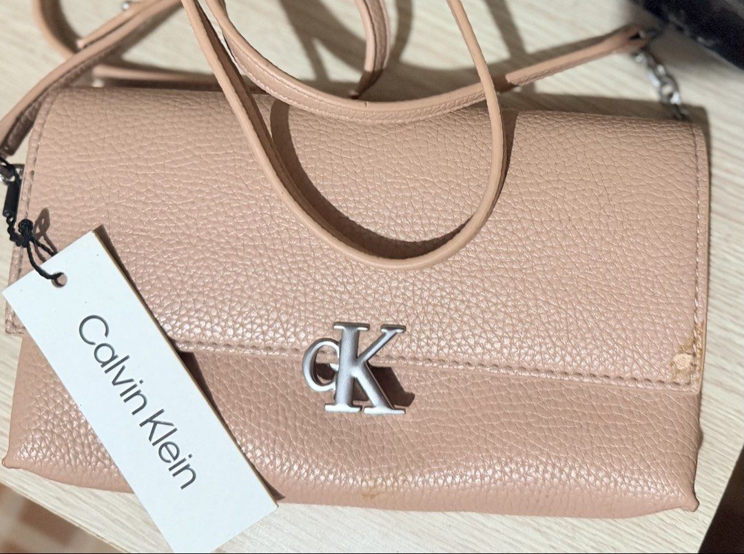 CALVIN KLEIN with few flaws (Category: Cross-body Bags) located in General Trias. Submitted by trendz_fazhion (Listing ID 1468719301, Image 2). Description: new unused with minor flaws see photos to avoid questions and reactions usa bought original sa willing lng po bumili at hindi maselan .