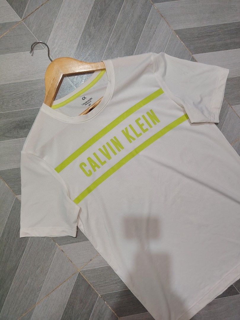 CALVIN KLEIN PERFORMANCE FIT (Category: Tshirts & Polo Shirts ) located in Polomolok. Submitted by urfindsph (Listing ID 1468754473, Image 2). Description: Calvin Klein Performance Fit Like new❗ Size S on Tag 19x27 No issue Pm sir.