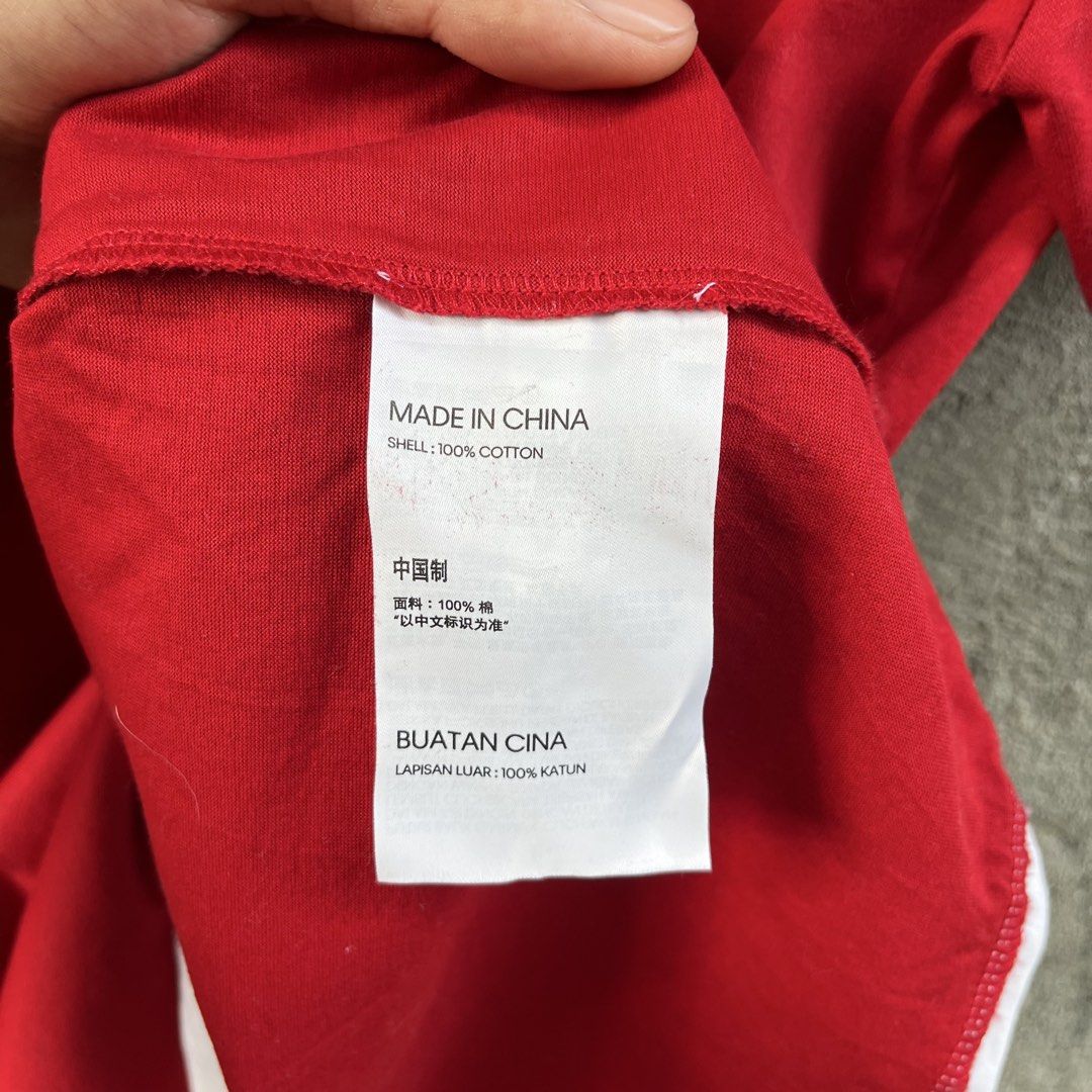 CALVIN KLEIN RINGER TEE (Category: Tshirts & Polo Shirts ) located in Manila. Submitted by flippinn (Listing ID 1468801428, Image 3). Description: Medium 19.5W 27L Excellent Lalamove or J&t Express + Shipping fee.