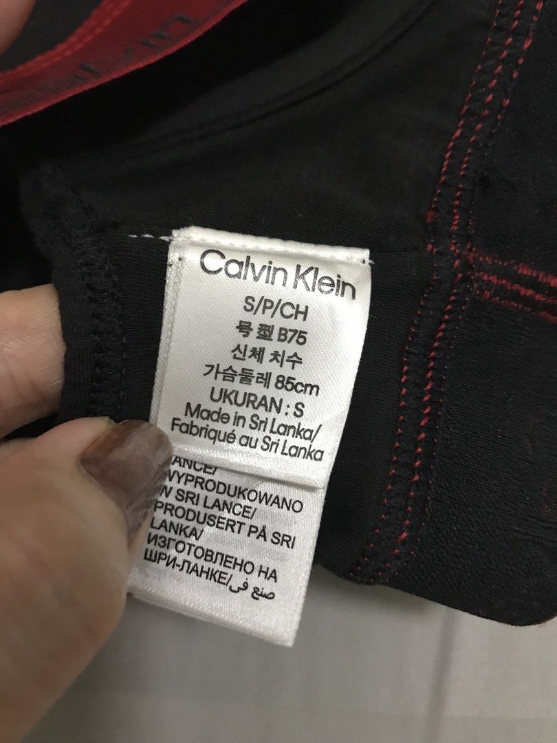 Calvin Klein Sportsbra (Category: Activewear) located in Manila. Submitted by freshlemon58885 (Listing ID 1468780365, Image 3). Description: Small Made in SRI LANKA Built in Pads Color May Vary Far Due to Lighting .