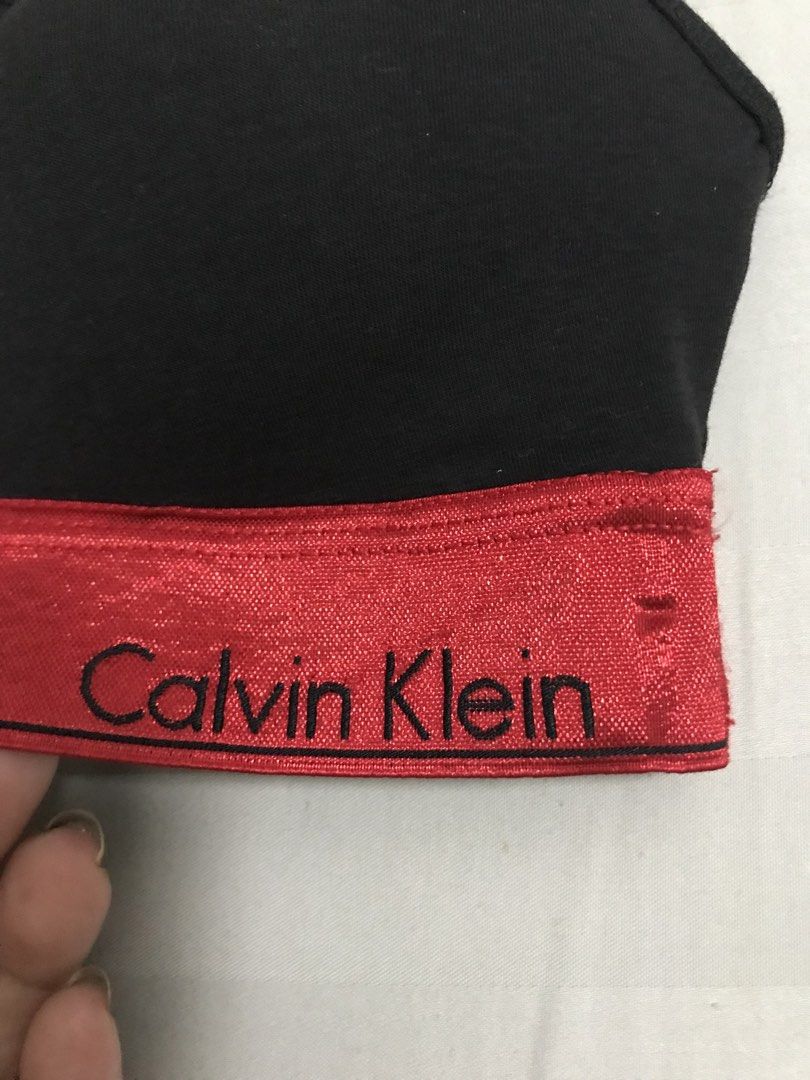 Calvin Klein Sportsbra (Category: Activewear) located in Manila. Submitted by freshlemon58885 (Listing ID 1468780365, Image 2). Description: Small Made in SRI LANKA Built in Pads Color May Vary Far Due to Lighting .