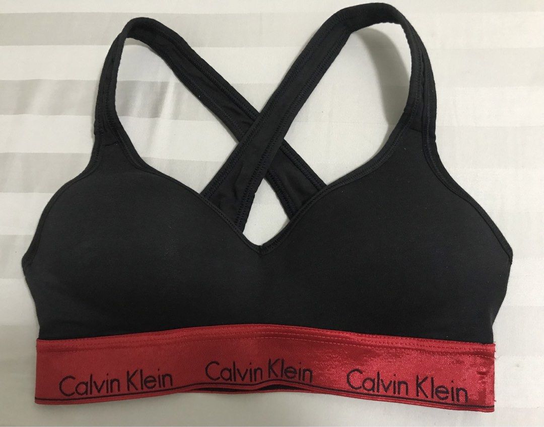 Calvin Klein Sportsbra (Category: Activewear) located in Manila. Submitted by freshlemon58885 (Listing ID 1468780365, Image 1). Description: Small Made in SRI LANKA Built in Pads Color May Vary Far Due to Lighting .