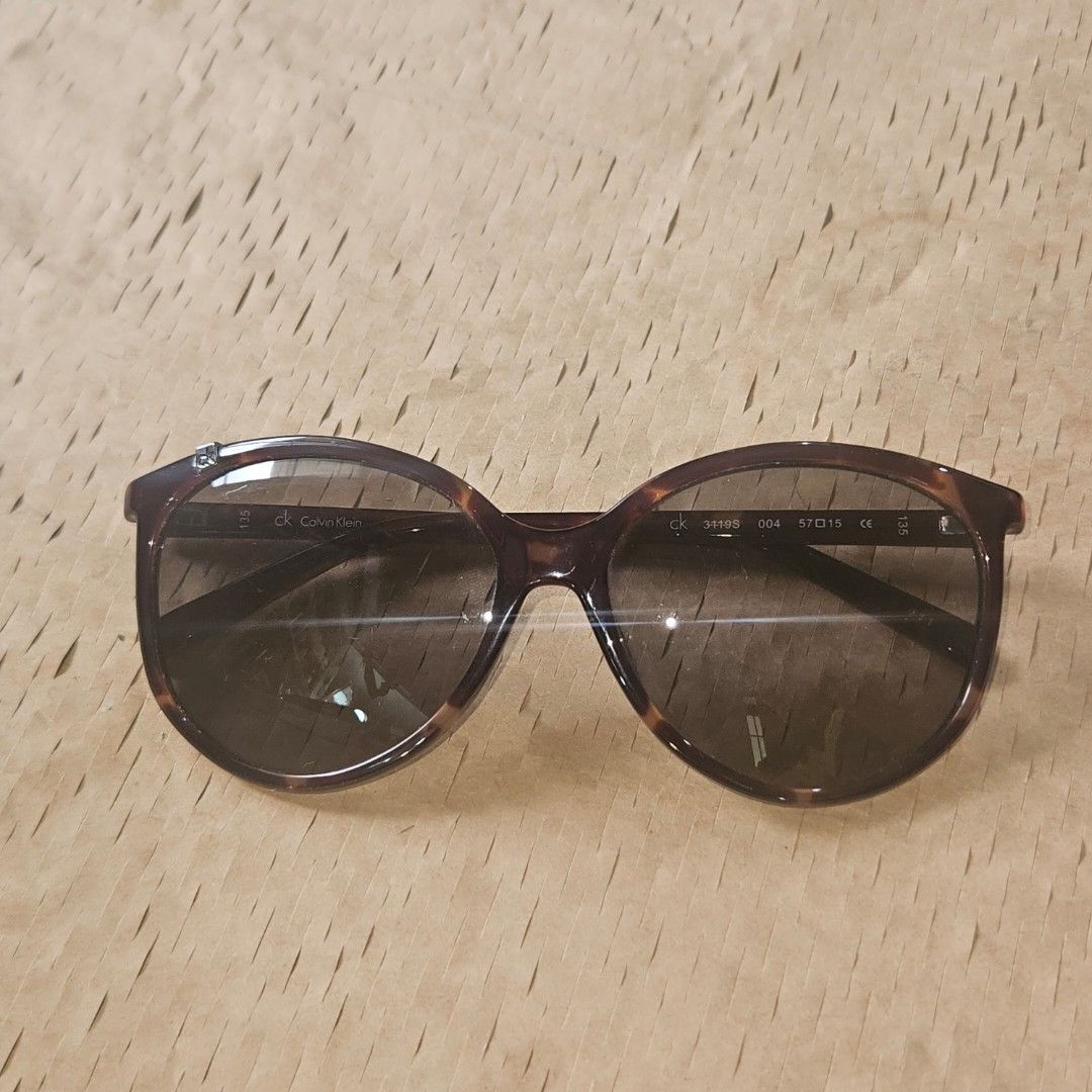 Calvin Klein Tortoiseshell Sunglasses (Category: Sunglasses & Eyewear) located in Imus. Submitted by a.niko (Listing ID 1468749358, Image 1). Description: - Brand: Calvin Klein - Frame: Stylish tortoiseshell design - Lenses: Dark gradient - Perfect everyday sunglasses.