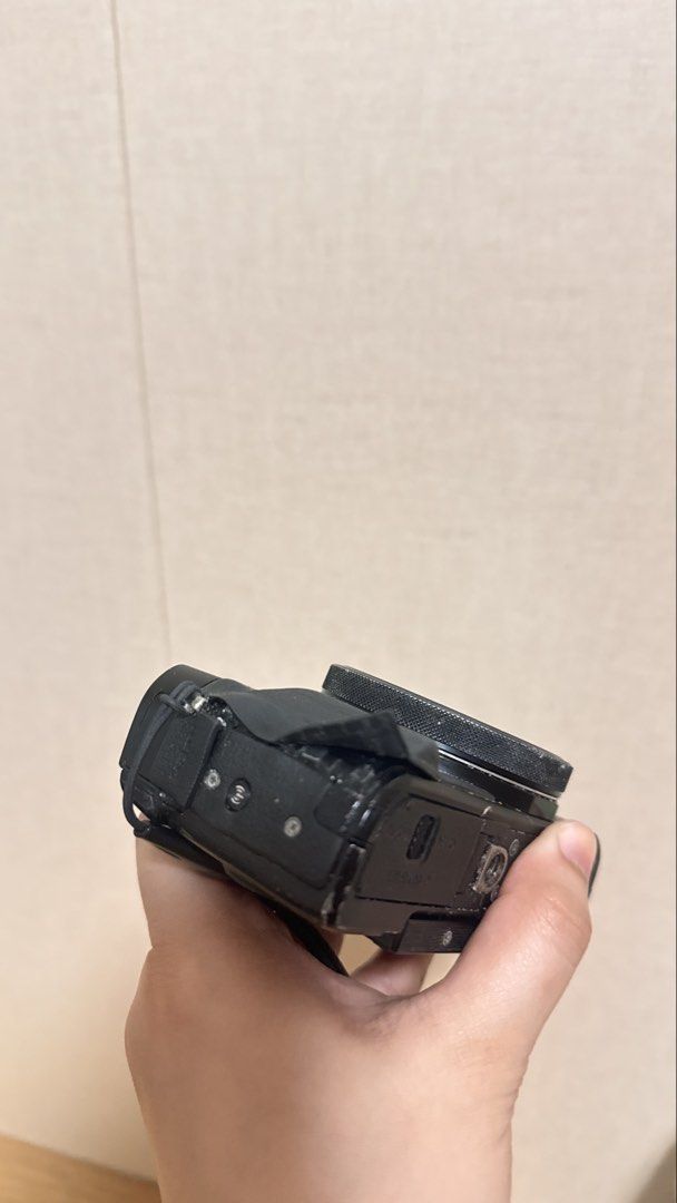 Canon G7X Mark II (Category: Cameras) located in Manila. Submitted by isobelxcarreon (Listing ID 1468794226, Image 3). Description: Freebies: Charger 2 Canon Batteries 8GB SD Card (Transcend) Camera Silicone Case Card Reader (USB) Camera Case Camera Bag Smart Tag (Tracker) Camera Stand Fully functional. Minor cosmetic wear: silicone body is peeling and lifting (as shown) but does not affect functionality of the camera. RFS: No longer being used..