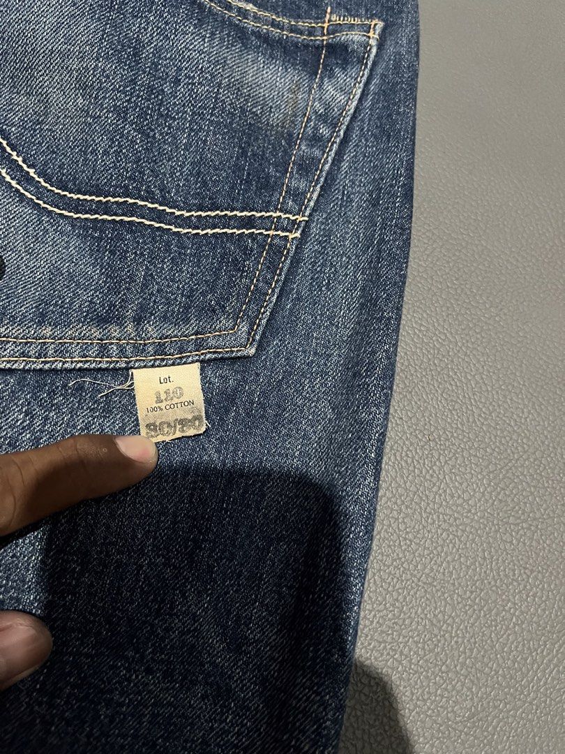 Canton 110 Jeans W30 L30 (Category: Jeans) located in General Santos City (Dadiangas). Submitted by thiftnibadi3 (Listing ID 1468842293, Image 3). Description: - Brand: Canton Denim (Lot 110) - Size: Tagged W30 L30 - Material: 100% Cotton - Details: Beautiful natural fading, great honeycombs on back legs, and classic five-pocket design - Branding: Leather patch on back waistband with red Canton lettering - W 30/31 - L 38 Alterd issue.
