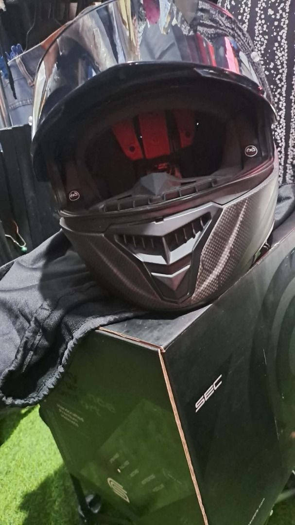 Carbon Helmet (Category: Helmets and other Riding Gears) located in Caloocan City. Submitted by epicfire_641796 (Listing ID 1468750420, Image 2). Description: SEC Helmet Carbon Mamba Two Visor ( Black & Revo Gold) Price: ₱ 9800 negotiable Location: Antipolo, Rizal Size: L - 58-59 cm Specs: Brand: SEC Model: Mamba Carbon Shell: Carbon Fiber - Super Lightweight ∼1300g Certification: DOT + ECE Approved Visor: Two Visor ( Black & Revo Gold Visors) Ve